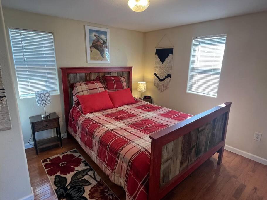 Cheerful Pet-Friendly Bungalow Right In Town Монтроз Экстерьер фото